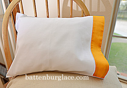 Pillowcases White with Apricot trimming. Set of 2 - Click Image to Close